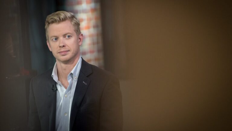 As Reddit stock falls, CEO questions value of Google's AI Overviews